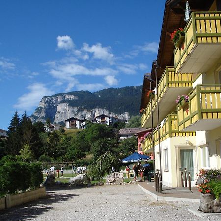 Hotel Garni Relax Fai della Paganella Exteriör bild